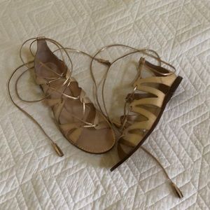 EUC Lilly Pulitzer gold flat sandals size 8